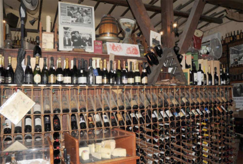 Top Ten Vintage Bars in the World #9 - Al Brindisi, Ferrara, Italy - Any Old Vintage