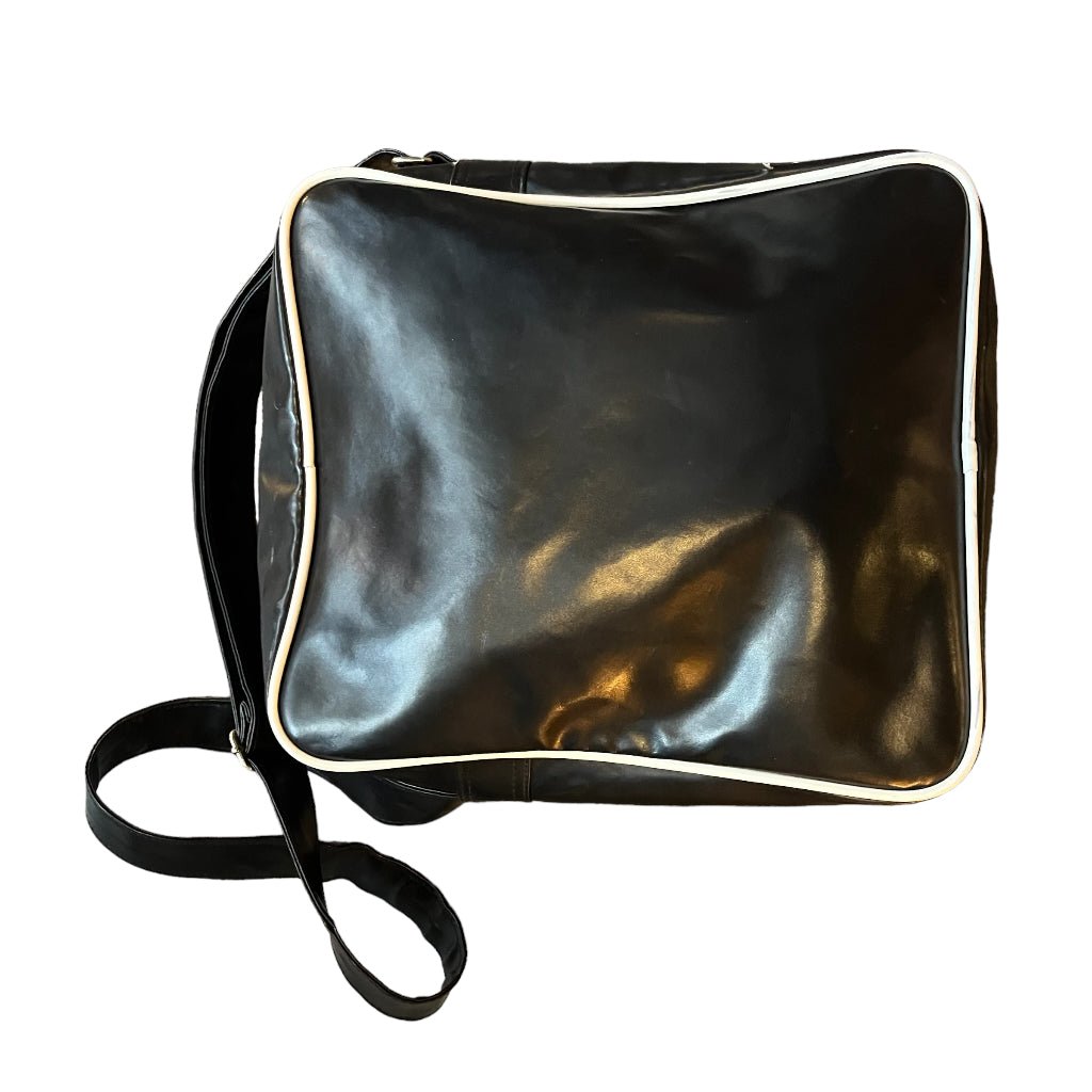 Vintage Desigual Shoulder Bag in Black vynil. Vintage desigual\desigual bag\boho bag\vintage bag\desigual\black Bag